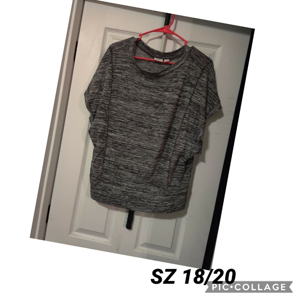 Short sleeve sweater